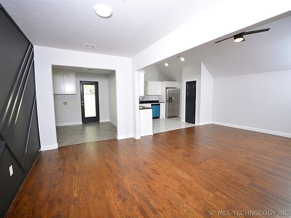 4th image of 403 S 66th Ave E