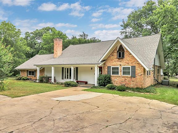 2nd image of 2210 Ivanhoe Cir