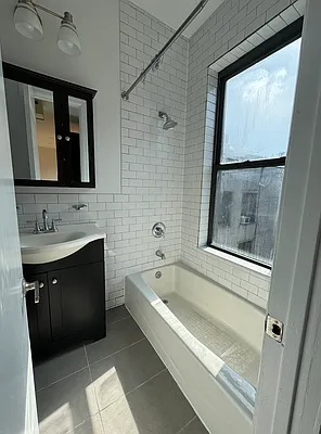 Rented by Current Real Estate Advisors | media 13