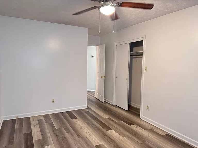 947 & 949 Charlotte St — Photo 10