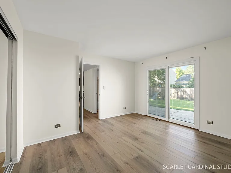 315 Newport Ln — Photo 7
