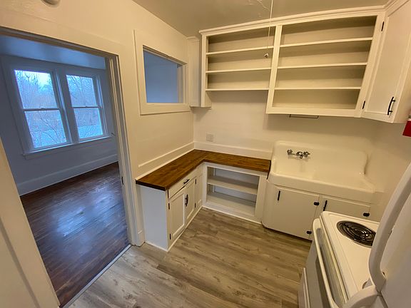 5th image of 422 N Yellowstone St #8