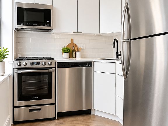 4th image of 174 Hester St APT 1
