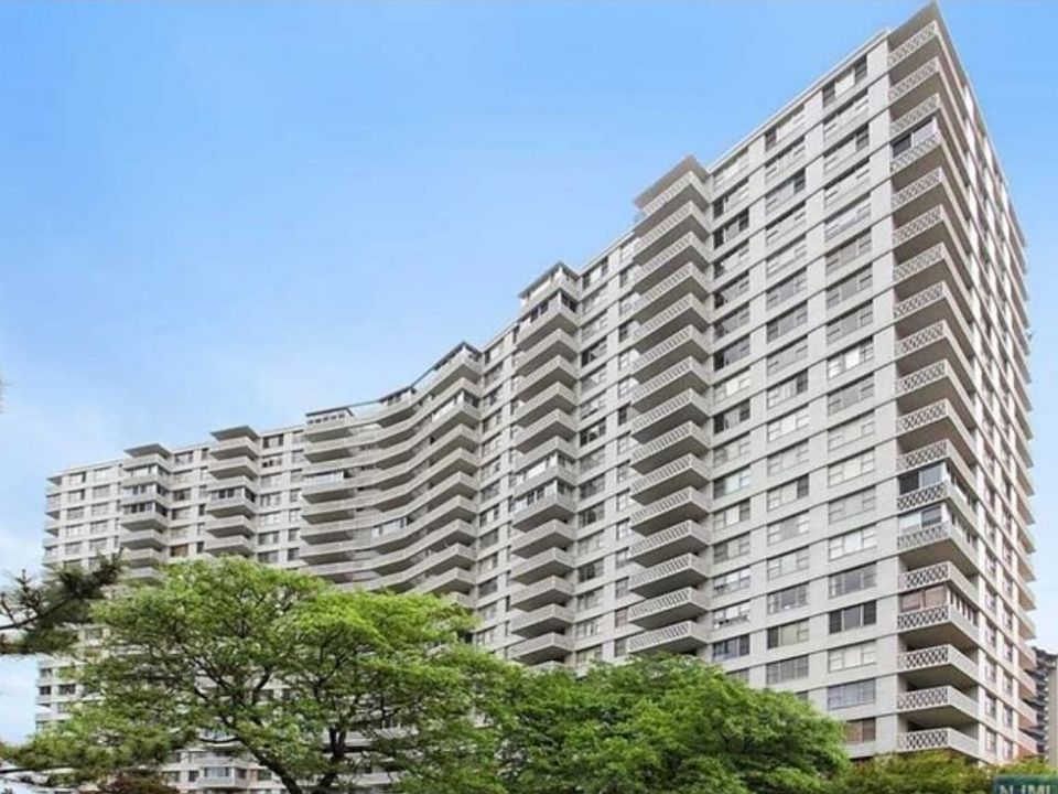 1st image of 2100 Linwood Ave #21R