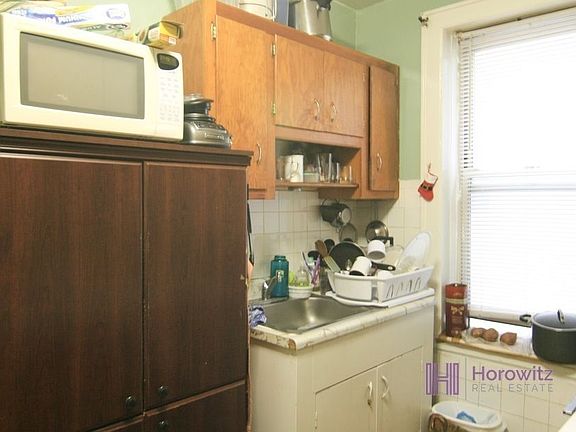 5th image of 2167 27th St APT B4