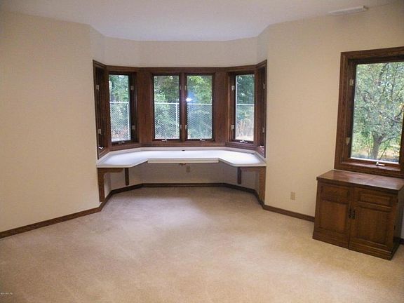 5th image of 2050 Woodrun Dr SE