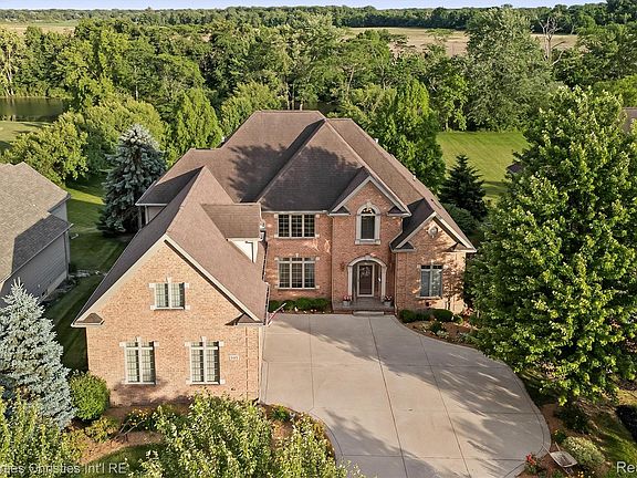 4th image of 595 Ridge Point Dr