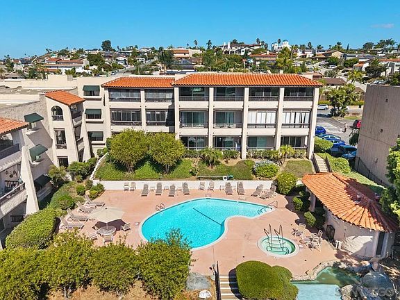 3rd image of 2530 Clairemont Dr Unit 311