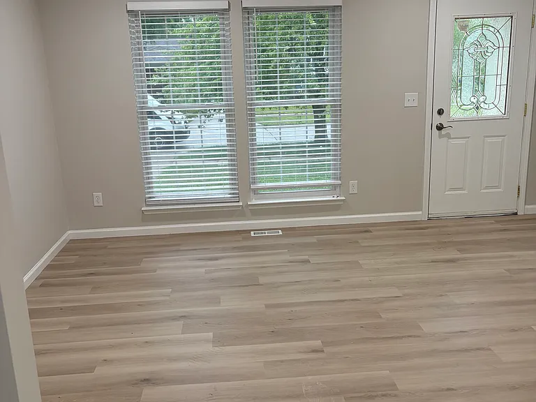 1402 Heritage Dr — Photo 3