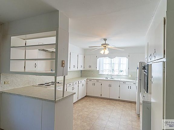 2nd image of 1014 E Crockett Ave