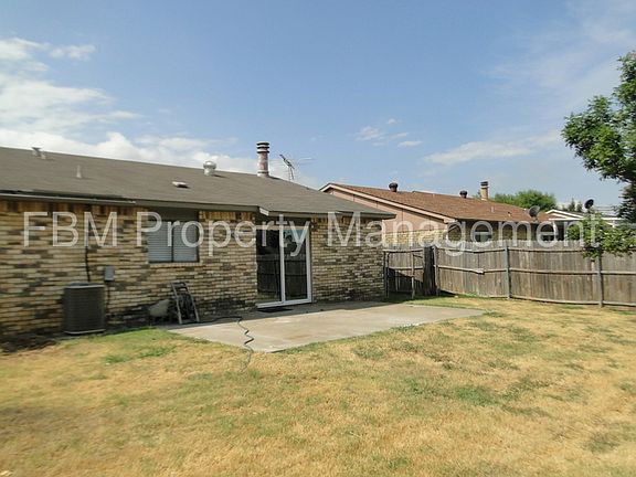 3rd image of 5520 Russell Dr