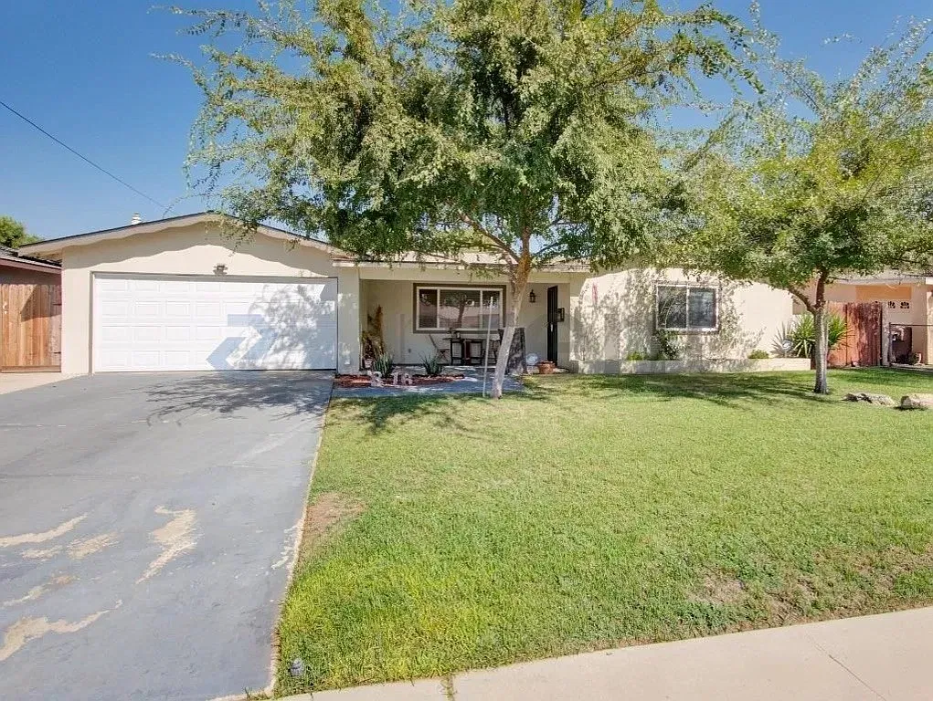 3 bed, 1210 sqft, $1,345 — Photo 1