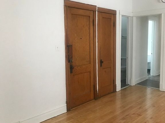 3rd image of 814 N Maplewood Ave Unit 2