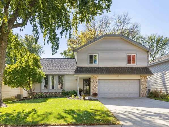 15561 Walnut Cir, Omaha, NE 68144