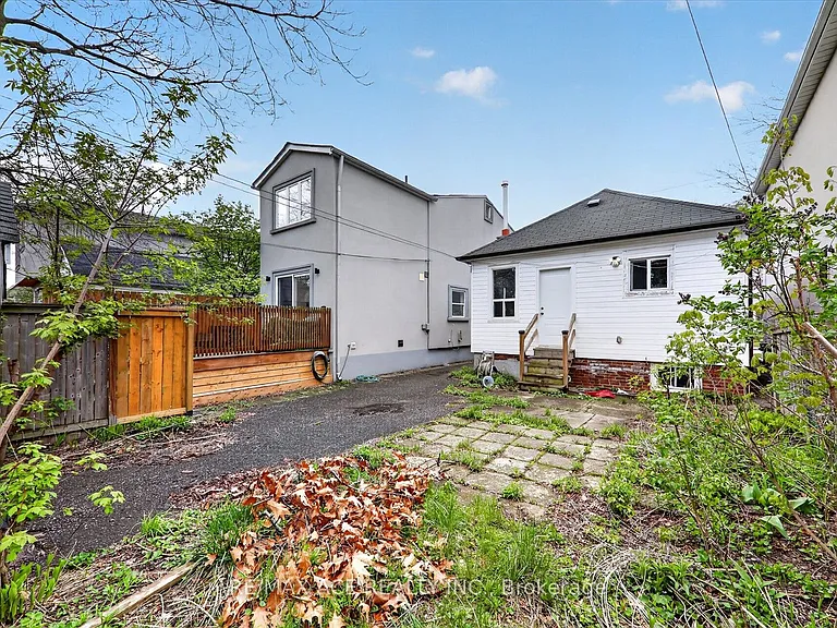Glebemount Ave — Photo 29