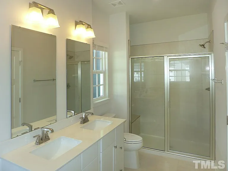 Walk in shower with dry space