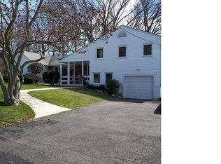 16 Whitewood Rd, N White Plains, NY 10603