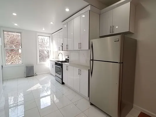 Rented by Compass | media 32