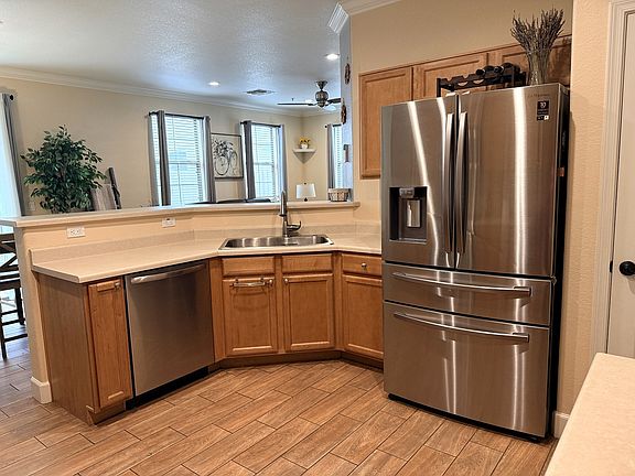 4th image of 2948 E Darrow St