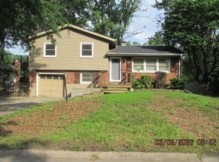 618 NW Kay Dr, Lees Summit, MO 64063