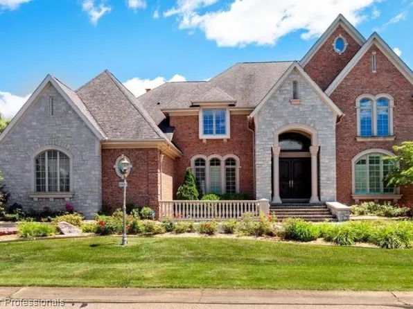 3677 Cedar Brook Dr, Rochester Hills, MI 48309