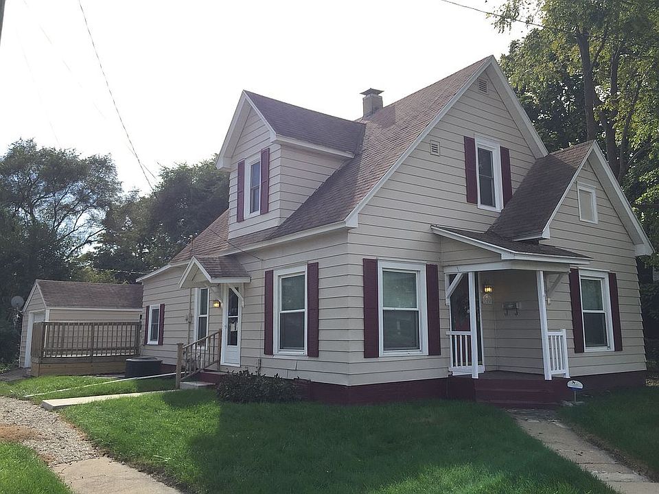 1st image of 300 W 5th St