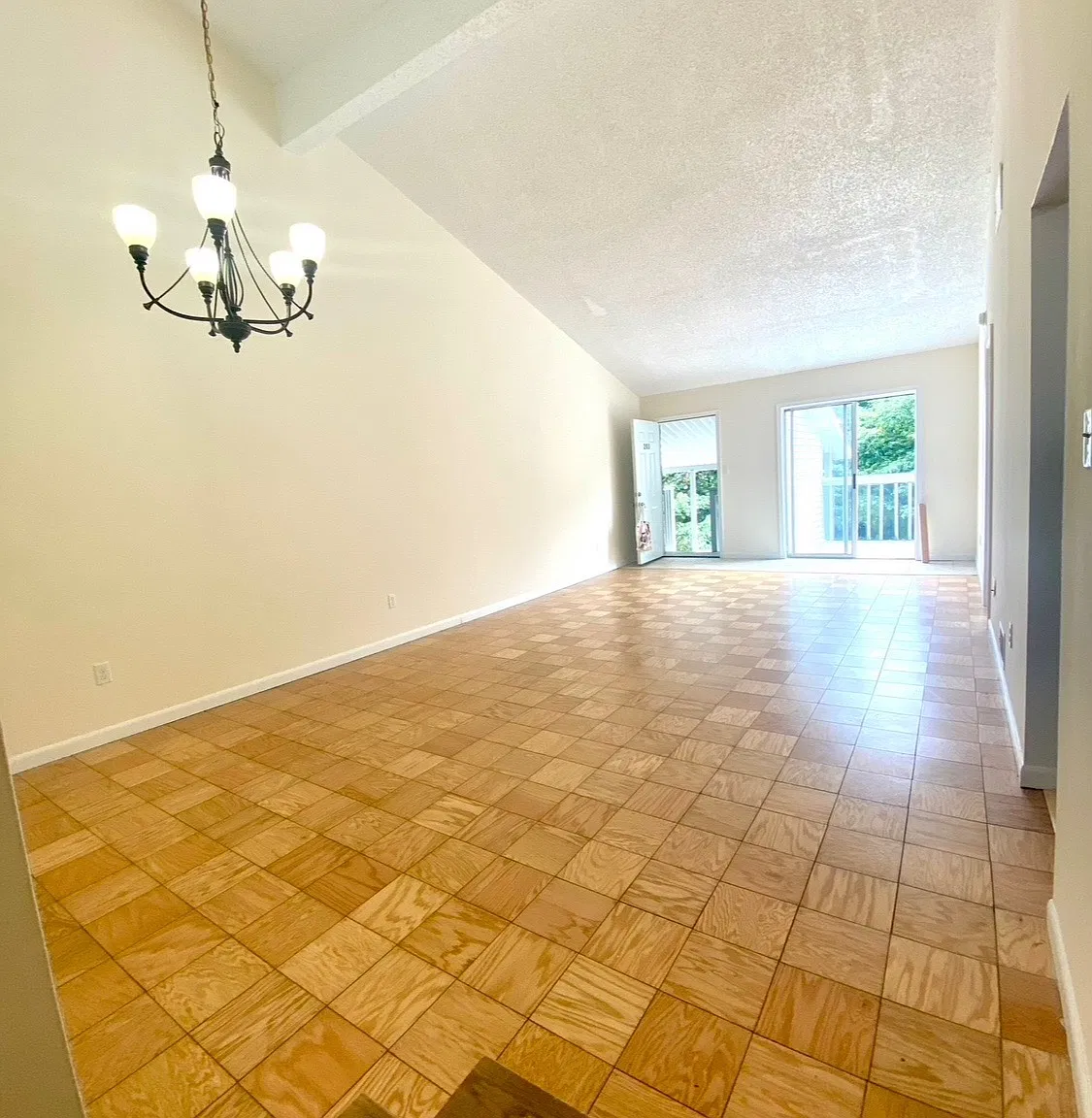 3 bed, 1152 sqft, $1,950 — Photo 3