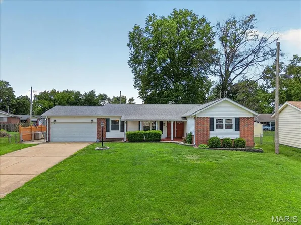 2250 Kent Dr, Florissant, MO 63033