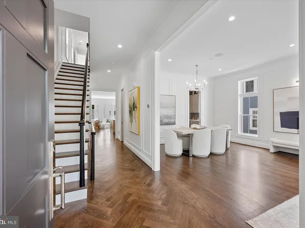 4631 49th St NW, Washington, DC 20016