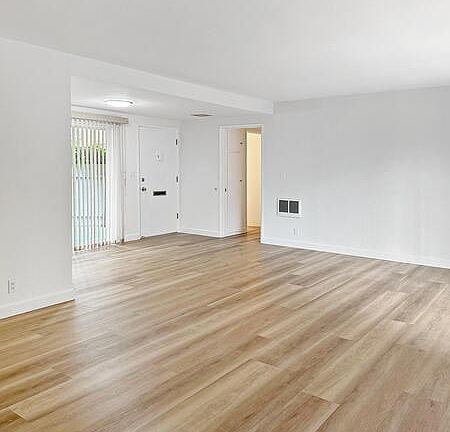 5th image of 5740 Encina Rd Unit 3