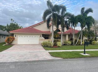 1530 W Oak Knoll Cir, Davie, FL 33324