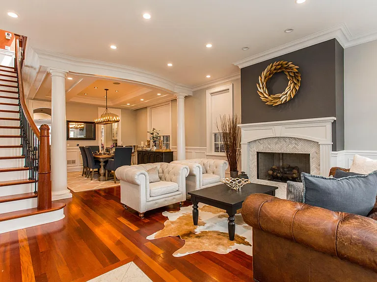 2635 N Marshfield Ave — Photo 4