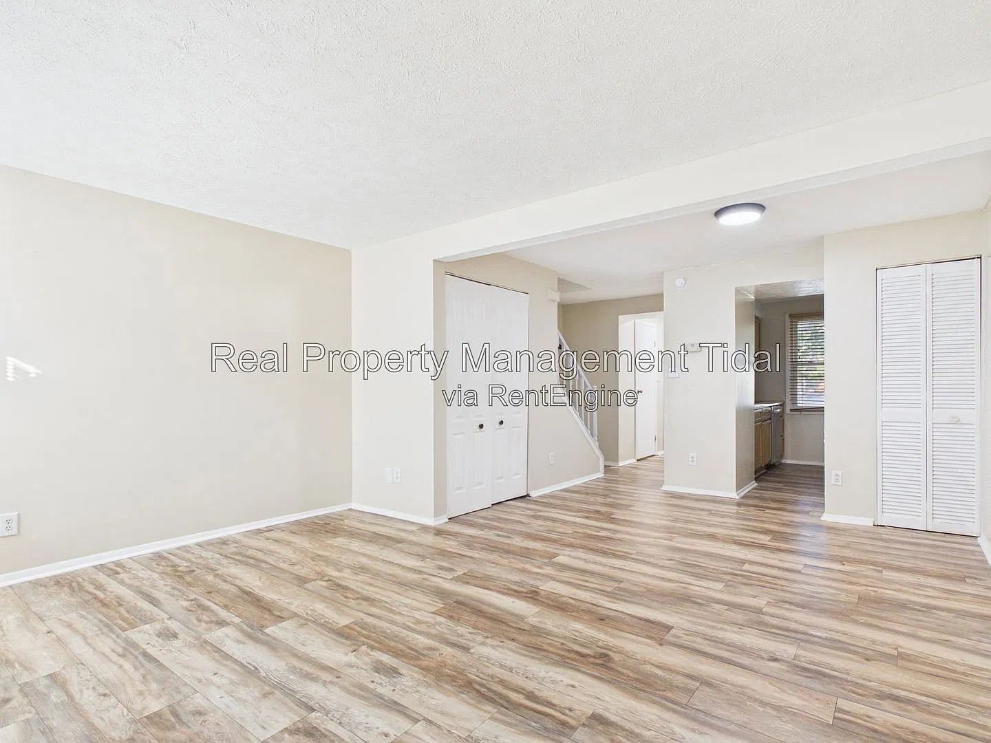 2 bed, 1.5 bath, 921 sqft, $1,495 — Photo 3