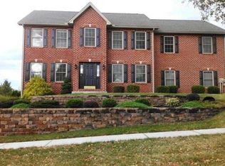 1618 Majestic Dr, Chambersburg, PA 17202