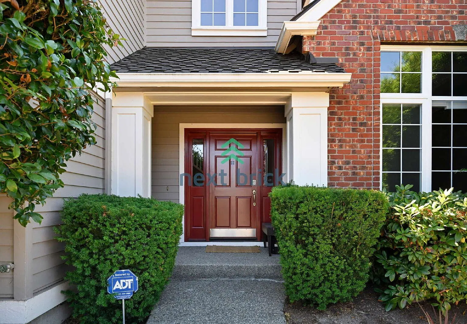 4 Beds & 2.5 Baths for Rent — Photo 2