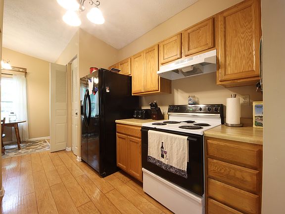 3rd image of 6715 Breeds Hill Dr