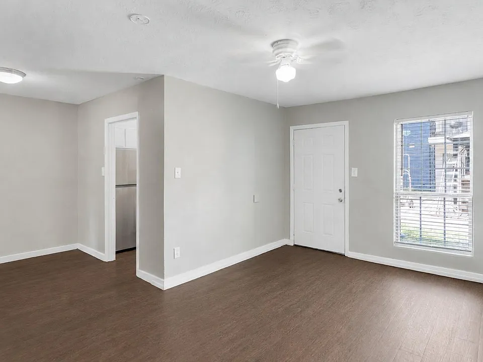 122 E Crosstimbers St #117
