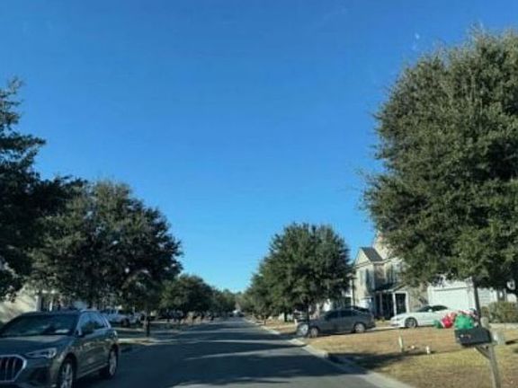 Exterior Neighborhood (street photo)