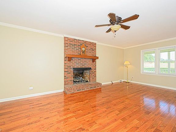 2nd image of 634 Meadowlark Dr