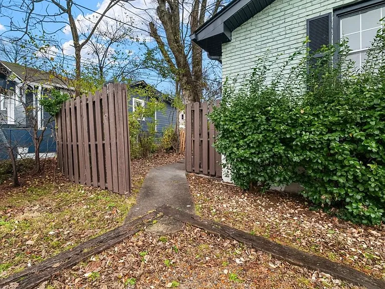 319 Morton Ave #A — Photo 15