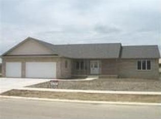 9037 Mallard Ln, Saint John, IN 46373