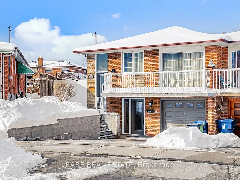22 Bamford Cres — Photo 2
