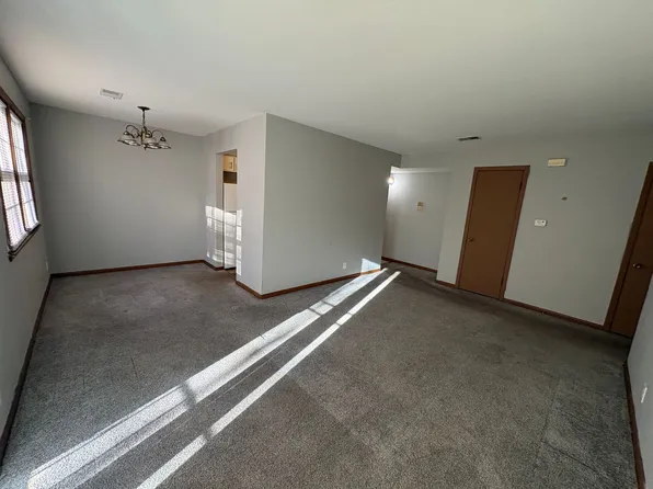 Richwoods, 6709 N University St #B12, Peoria, IL 61614