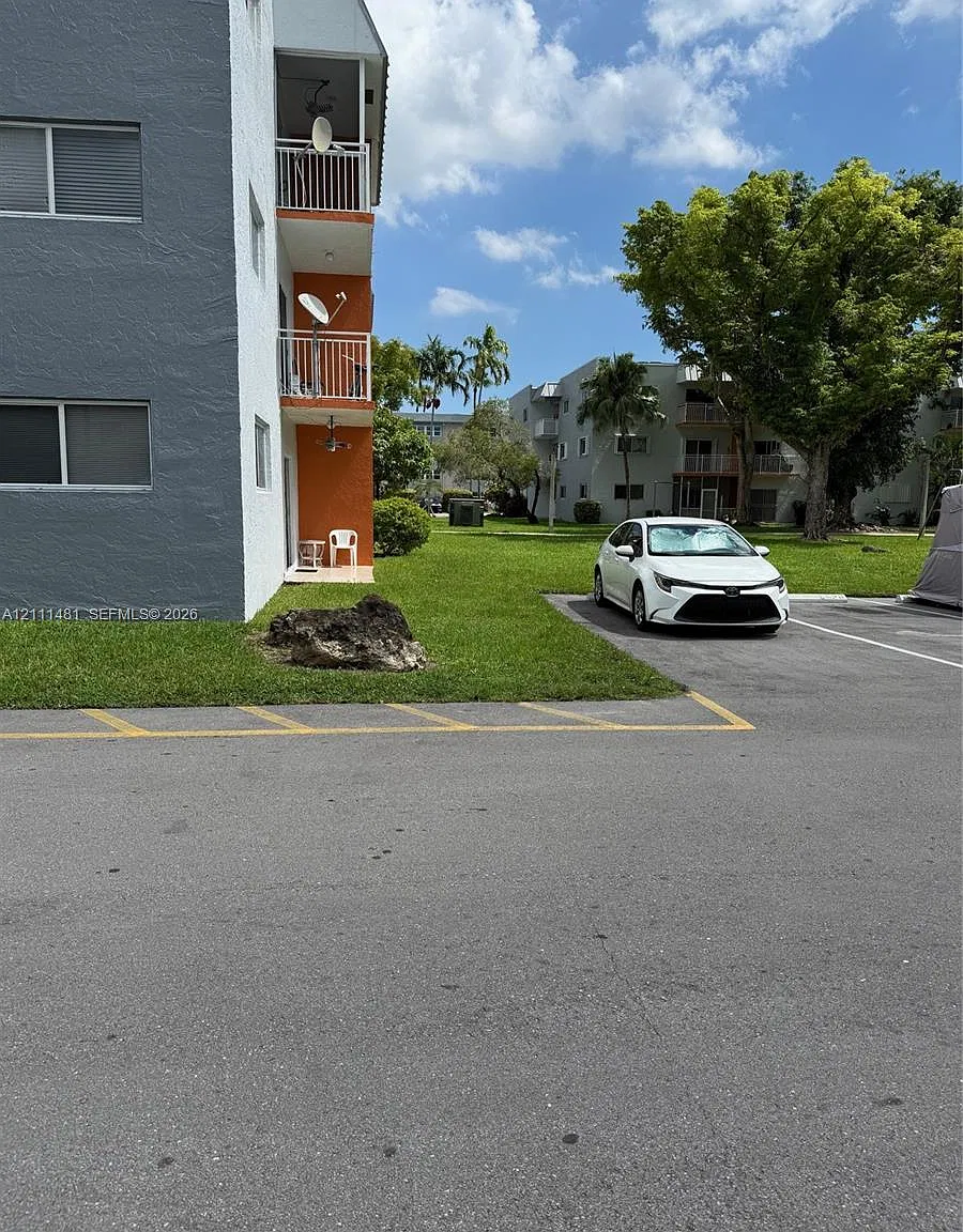 Caribbean Gardens Condo — Photo 4
