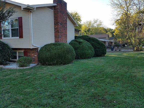 4th image of 555 Woodbine Pl