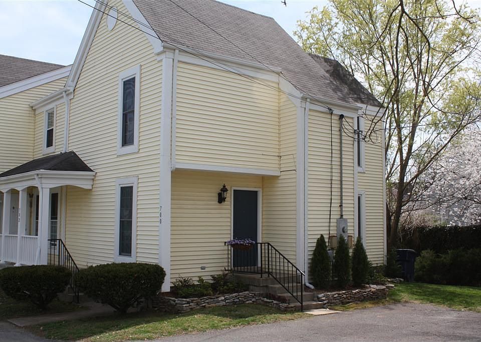 Renovated Townhouse with New Windows and Doors! 