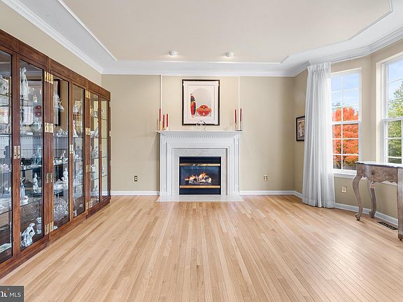 4th image of 6 White Woods Ln