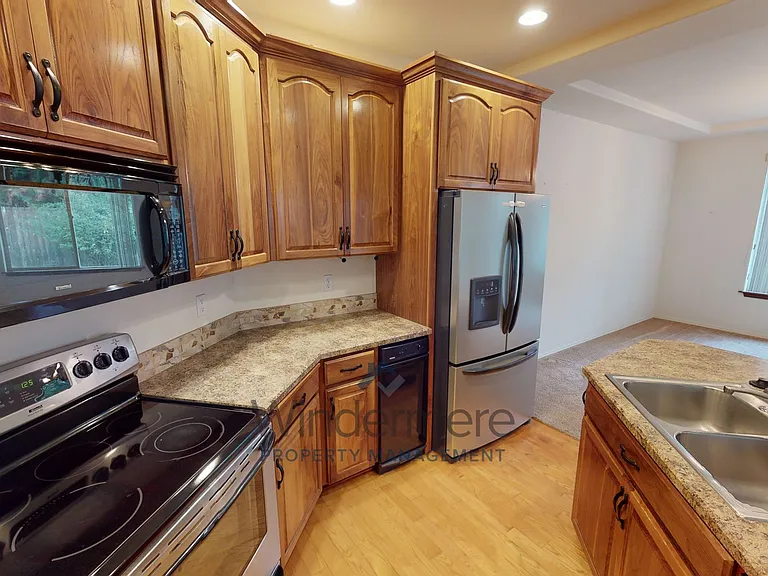 136 Costello Pl — Photo 4