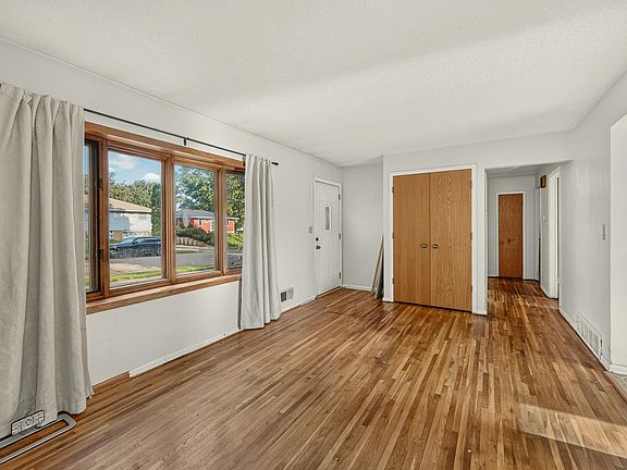 3rd image of 2514 23rd Ave NW
