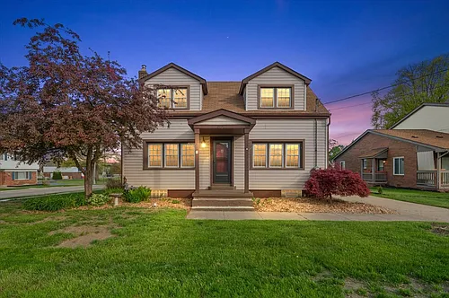 35711 Alfred St Photo 1
